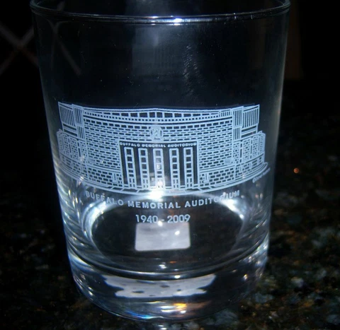NEW w/STICKER Rare BUFFALO MEMORIAL AUDITORIUM The AUD GLASS Sabres/Braves Cover