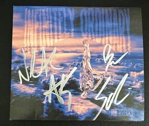 CD "Infinitely Ordinary" firmado por The Wrecks. Nunca jugado. - Imagen 1 de 3