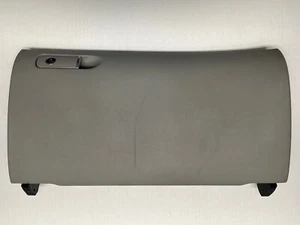 ✅ OEM Audi B6 B7 A4 S4 RS4 2002 - 2008 Glove Box Lid Grey Gray CRACKED HINGES - Picture 1 of 9