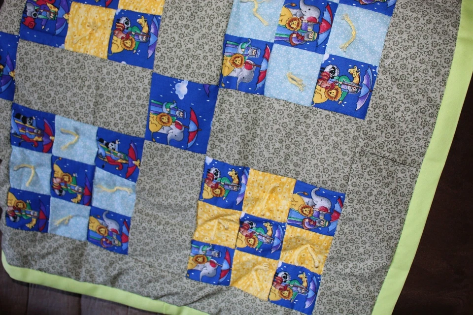 Colcha de berço costurada à mão Arca de Noé - Imagem 1 de 2