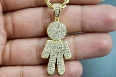 Colgante con dije de niño de dibujos animados de diamantes simulados de 2 quilates enchapado en oro amarillo de 14 k en plata Foto 1 de 4