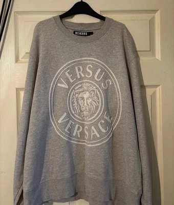 Sudadera VERSACE VERSUS Para Hombre Redonda Logotipo Repujado Algodón Cuello Redondo Gris Talla L Foto 1 de 4
