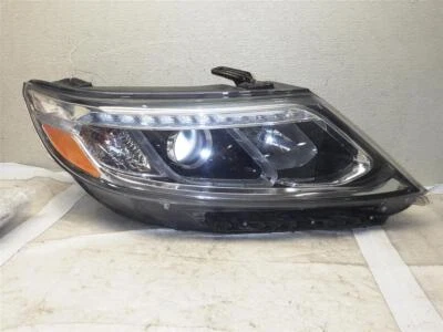 Kia Sorento 2014-2015 Right Headlight Assembly 921021U800 5595 - Image 1 of 4