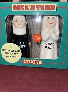 Salière poivrière Habit Nuns Kitschy magnétique ils embrassent bonnes mauvaises habitudes neuve - Photo 1/4
