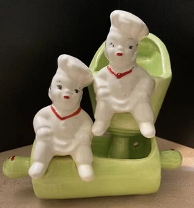 2 Vintage Little Bakers Sitting On Green Rolling Pin And Scoop - Ceramic Match - Picture 1 of 10