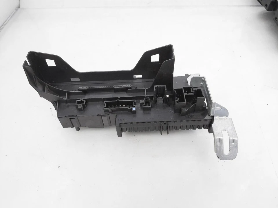 Mercedes-Benz C300 2010 caja de fusibles trasera 3,0 L 0-1670658-1 Foto 1 de 4