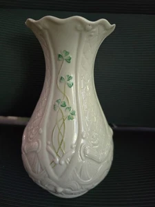 Vintage BELLEEK Shamrock Bow DALRIADA VASE 8" 11th Mark 2001 - 2007 - Picture 1 of 3