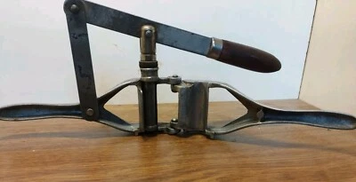 Ancienne Boucheuse / Bouchonneuse Pour Bouteille SAMBRI  - Photo 1/4