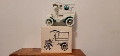 Ertl #9433 " Thunderhills Golf #7 " 1905 Ford Delivery Bank MIB - Image 1 of 4