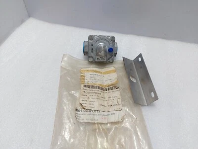 Maxitrol RV47L Gas Pressure Regulator - Image 1 of 4