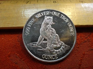 Ronda de plata Big Cat International Valuta 1974 vintage 1 OZ .999 - sin precio base - Imagen 1 de 3