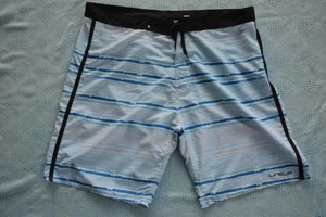 LINEUP BOARDSHORTS Blue Tone Stripe Print Size 112cm NEW Blue//Black RETRO STYLE - Foto 1 di 1
