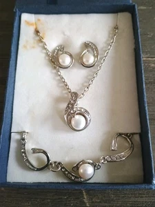 Silver Tone Faux Pearl Rhinestone Necklace Bracelet Earrings Vintage Set New - Picture 1 of 9