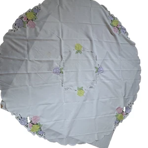 Polyester 60x60'' Round Scalloped White Embroidered Cut Work Applique Tablecloth - Picture 1 of 5