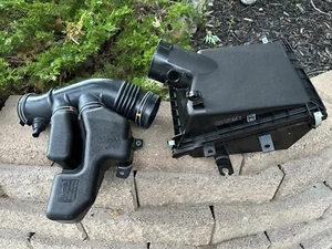 2013 TOYOTA FJ CRUISER ENGINE Air Cleaner Intake Filter Assembly OEM 2010-2014 - Picture 1 of 12