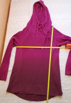 Pullover con capucha tejido rosa magenta Oxblood Ombré mezcla cachemir Calia para mujer Foto 1 de 4