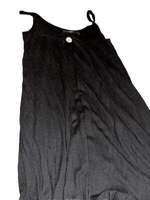 Vestido para mujer Lucy Love negro informal correa pequeño profundo cuello en V tejido hasta la rodilla Foto 1 de 4