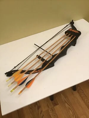 Arco compuesto Golden Eagle Brave juvenil diestro con carcaj 4 flechas de madera Foto 1 de 4