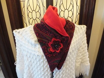 Bufanda de lana hecha a mano calentador de cuello apliques de flores hechos a mano cierre a presión Foto 1 de 3