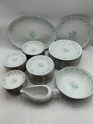 61 PIEZAS --MIKASA DELPHINA - 10) 5 AJUSTES DE PC + EXTRAS PIEZAS DE SERVICIO -- GRIS Foto 1 de 4