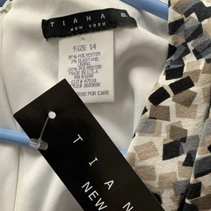 Tiana B New York Animal V Neck Gathering At Waist Size 14 - Picture 1 of 5