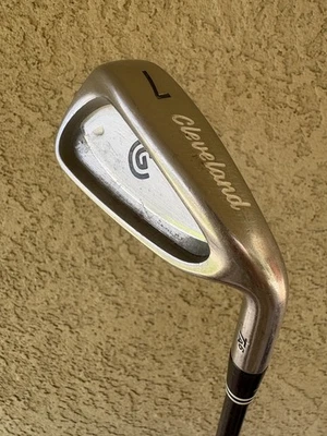 CLEVELAND TA6 7 IRON - CLEVELAND REGULAR FLEX GRAPHITE SHAFT - CLEVELAND GRIP - Image 1 of 4