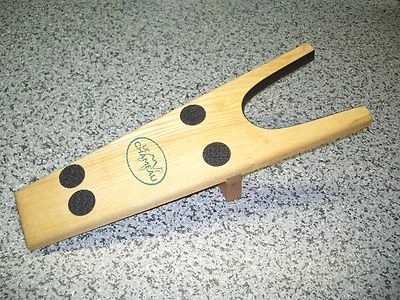 Le Chameau Stiefelknecht aus Holz das Original Hilfsmittel zum Schuh ausziehen - Bild 1 von 4