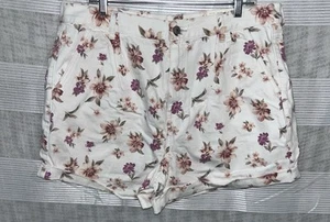 NWT American Eagle Womens White Floral Denim Jean Mom Shorts Size 16 - Picture 1 of 5