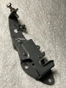 Alfa Romeo 105 series ALL 1750/2000 GTV BOOT LOCK HOOK, USED - Picture 1 of 3
