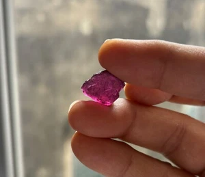 Nice Piece of 17.00 cts Natural Purple Colour Umbalite Garnet Rough - Picture 1 of 4