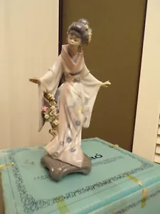 LLadro Echt Porzellan Teruko Japonesita Con Sombrilia Nr. 1451 Geisha Maiden - Bild 1 von 16