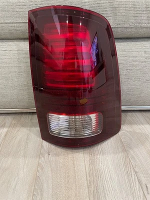 RAM 1500 2500 3500 2013-2018 LUZ TRASERA LATERAL DERECHA LED MOPAR OEM USADO Foto 1 de 4
