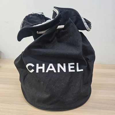 CHANEL Mochila Cubo Lona Negra Cordón Cuerda Correa Novedad Verano Piscina Foto 1 de 4