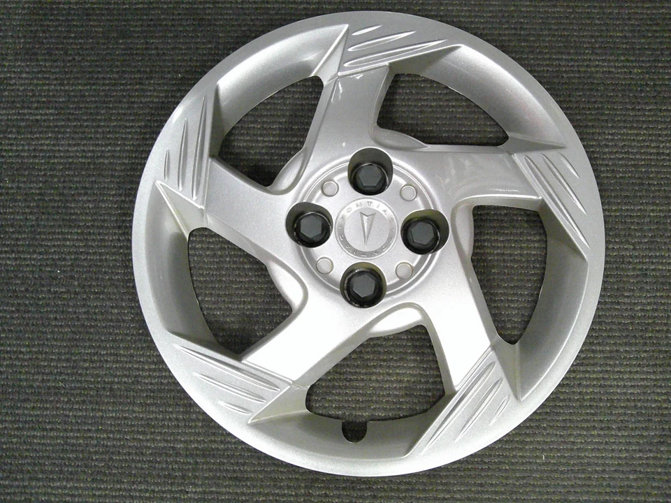 2005-2007 Pontiac G5 & Pursuit 15" OEM Silver Wheel Cover 9594007 5136  One/1 #1 - Image 1 of 4