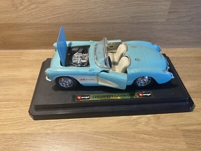 Chevrolet Corvette 1957 Burago - escala 1:24 Foto 1 de 4