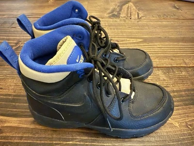 耐克 Manoa LTR Big Kids 靴子,尺寸 2Y,黑色和蓝色 — 第 1/4 张图片