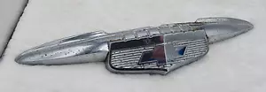 Original Vintage 1951 Chevrolet Hood Emblem - Foto 1 di 10