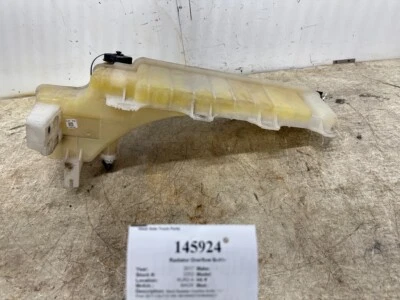 Mack Radiator Overflow Bottle 23911823 From 2017 CXU713 - Imagem 1 de 4