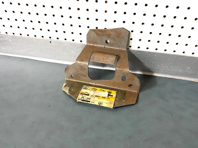 GM OEM NOS 22634856 RH Engine Mount 1995-2005 Chevrolet Cavalier - Image 1 of 2