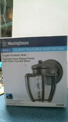 Linterna de pared exterior de una luz Westinghouse, pátina oxidada texturizada (64689) FS Foto 1 de 3