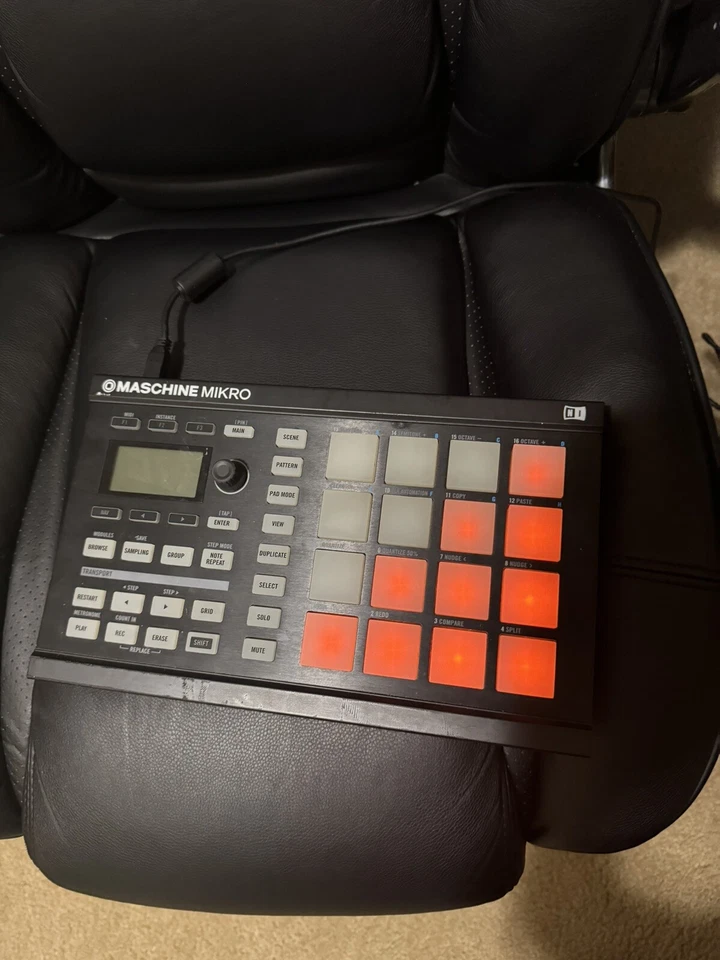 Native Instruments Maschine Mikro MK2 black [NO SOFTWARE] - Image 1 of 1