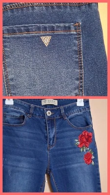 Jeans Guess azules y rojos con bordado floral Foto 1 de 4