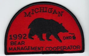 1992 MICHIGAN DNR SUCCESSFUL BEAR HUNTER PATCH -DEER-TURKEY-ELK-MOOSE-FISHING - Picture 1 of 1