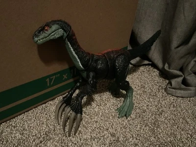 Экшн-фигурка динозавра Jurassic World Dominion Sound Slashin' Therizinosaurus - Изображение 1 из 2