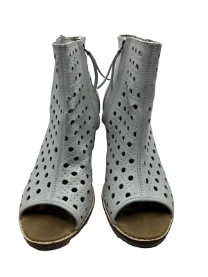 Tom's  Ocean Blue Ankle Booties Peep Toe Women's Leather Heel sz 9 - Image 1 of 4