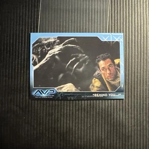 Alien vs Predator Movie Cards Inkworks 2004 #45 "Behind You...!" - Picture 1 of 2