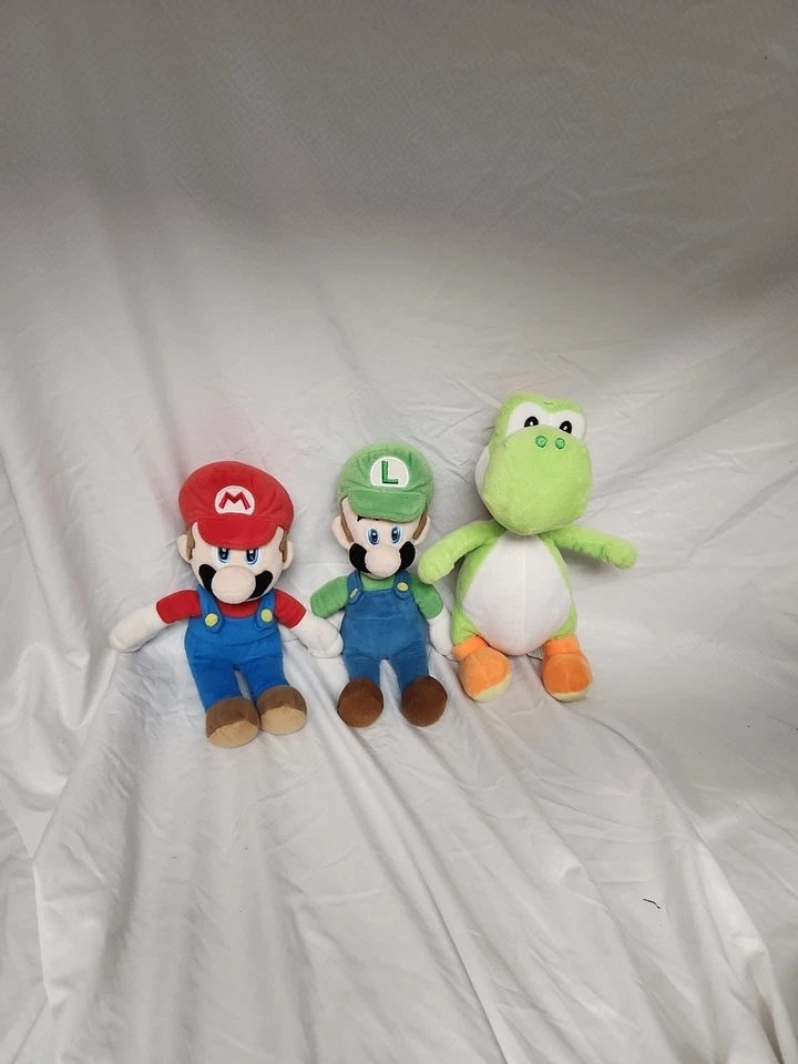Nintendo Super Mario y Luigi 7.5" Set Peluche Y Yoshi 9" Foto 1 de 4