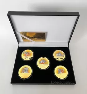SET MONETE COMMEMORATIVE UFFICIALI TOM E JERRY PLACCATE ORO 5 MONETE NUOVE - Foto 1 di 4