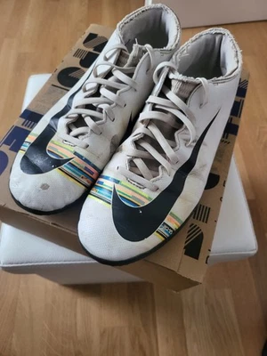 Nike MERCURIAL Hallenschuhe Indoor Fußballschuhe Gr. 44,5 Farbe Weiß/ Schwarz - Bild 1 von 4