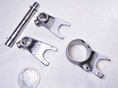 77 YAMAHA YZ80 YZ80D SHIFT FORKS ASY - Imagem 1 de 4